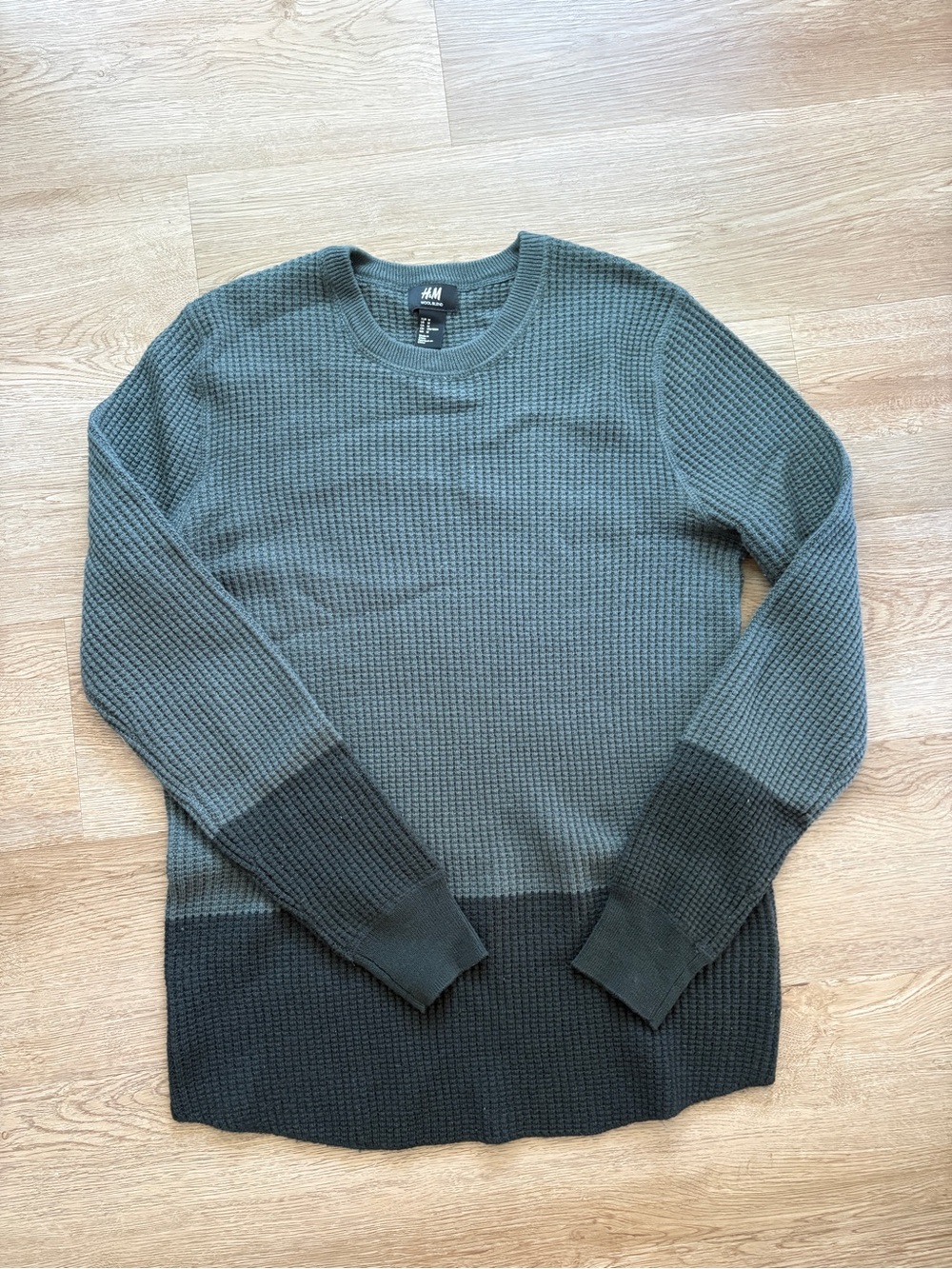 H&M Men’s Two-Tone Crewneck Sweater in Light Green and Dark Green